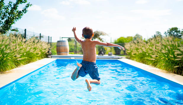 4 consejos para disfrutar de una piscina limpia