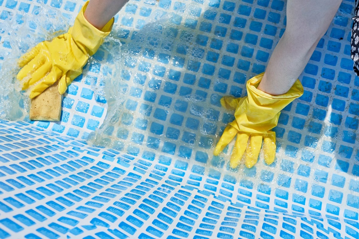 3 sencillos pasos para limpiar la piscina sin errores