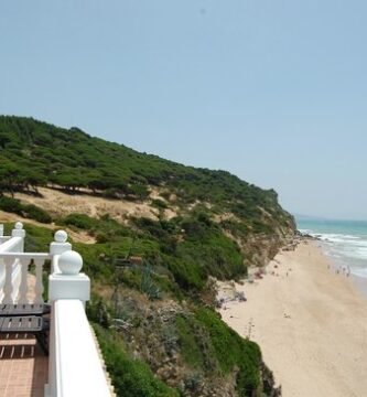 Deporte, ambiente bohemio y buenas vacaciones de verano en los Caños de Meca