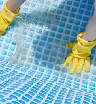 3 sencillos pasos para limpiar la piscina sin errores