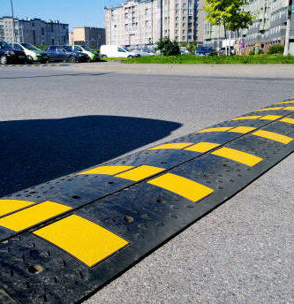 ¿Qué Dicen los Estudios Sobre la Efectividad de los Topes de Velocidad?