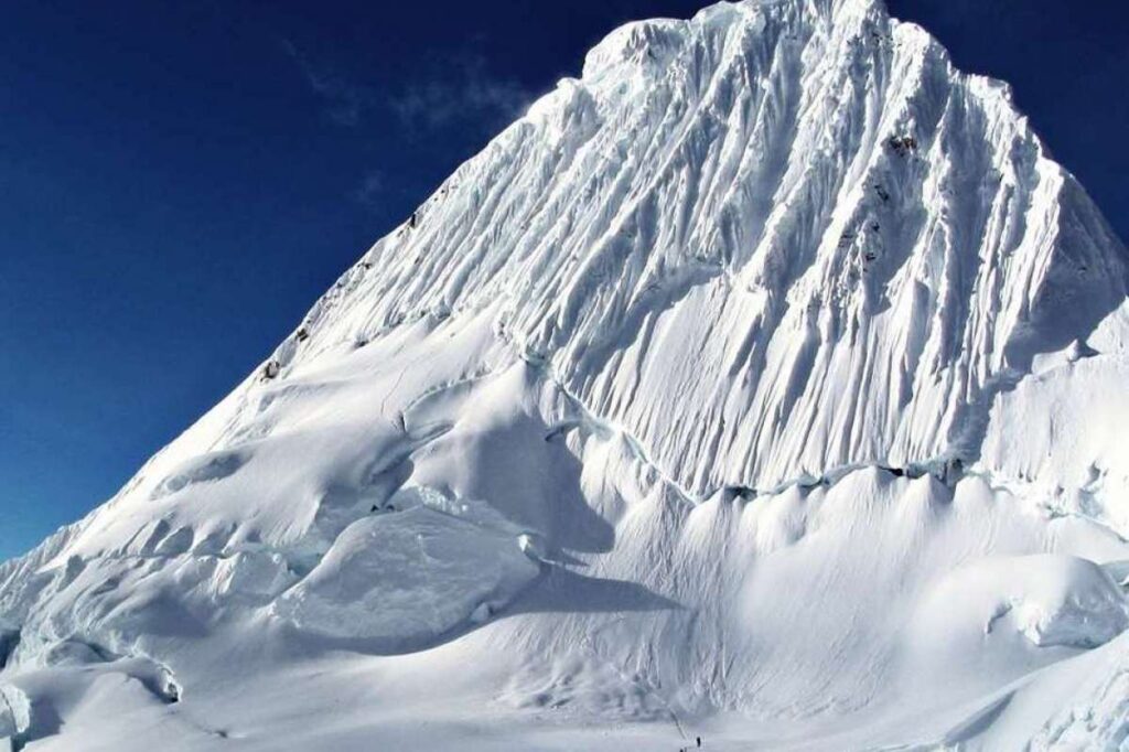 Lo que debes saber para escalar las montañas Alpamayo en Perú 1 Lo que debes saber para escalar las montañas Alpamayo en Perú