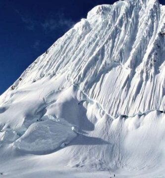 Lo que debes saber para escalar las montañas Alpamayo en Perú